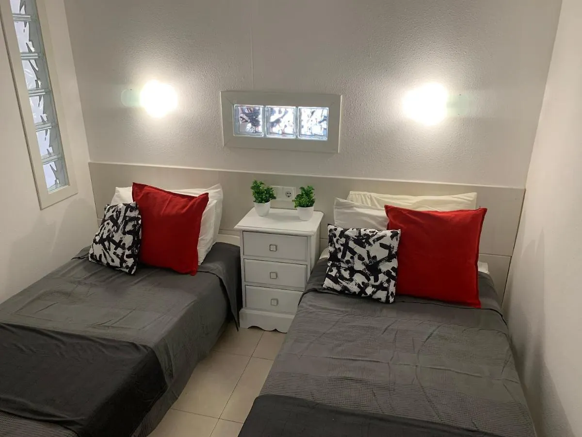 Palmeras Suite فوينخيرولا إسبانيا